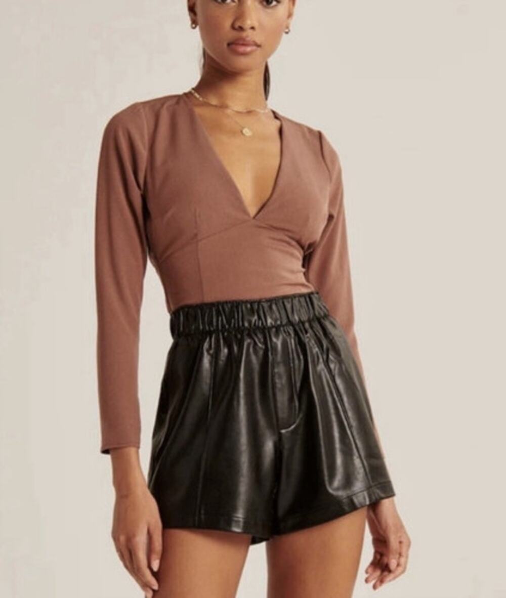 NWT Abercrombie & Fitch Long Sleeve Smocked V-Neck Blouse Brown Women's Medium